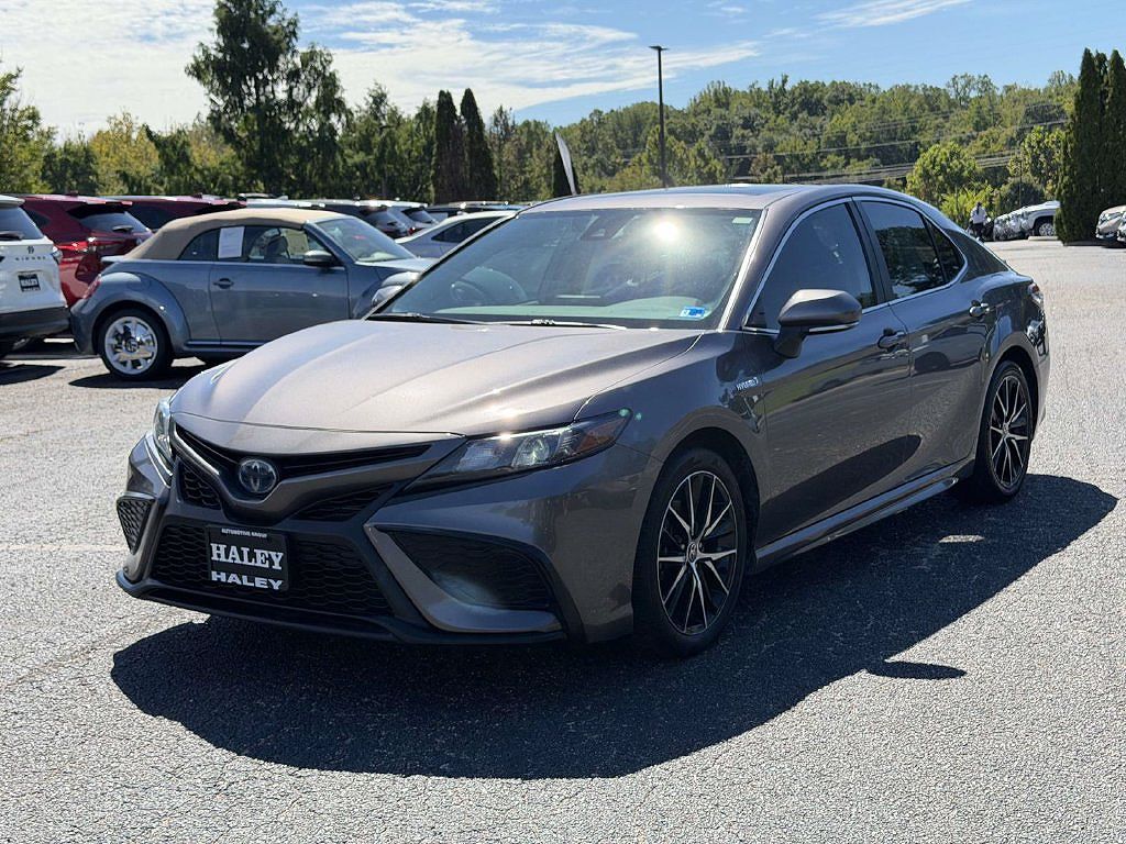 2021 Toyota Camry Hybrid SE
