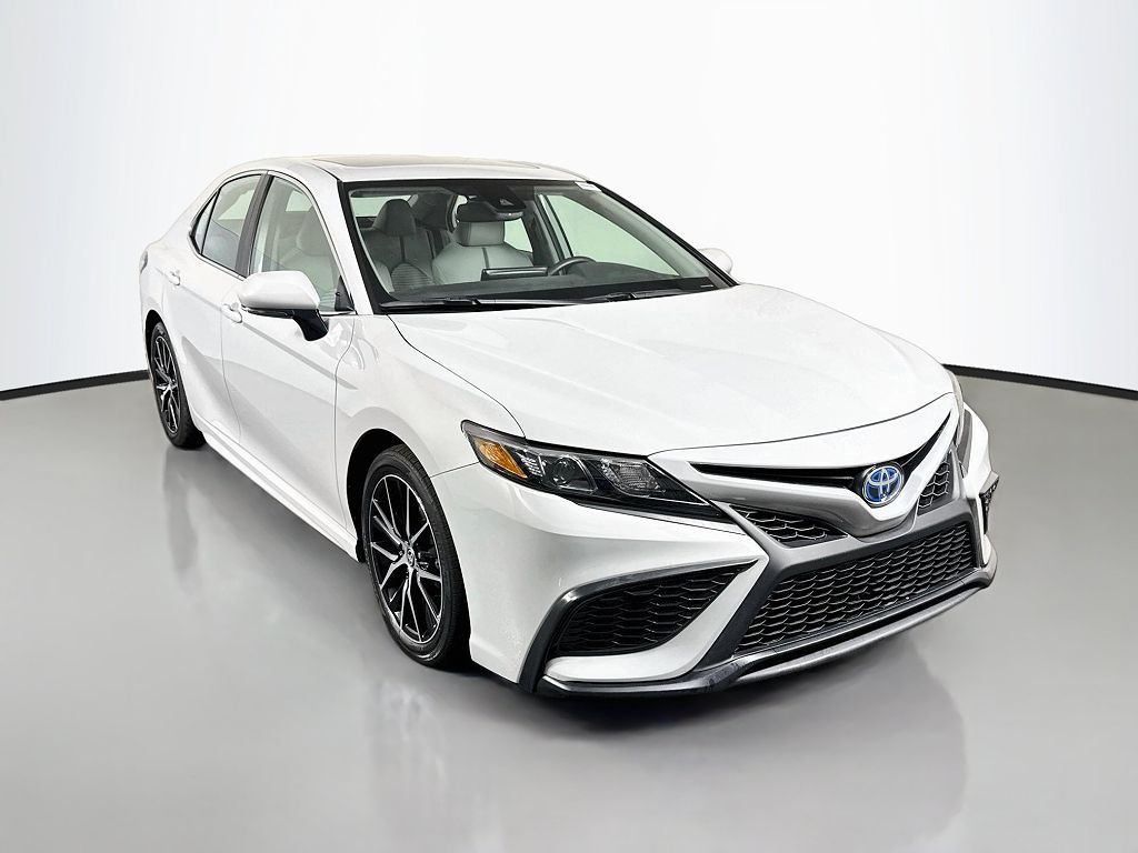 2024 Toyota Camry Hybrid SE
