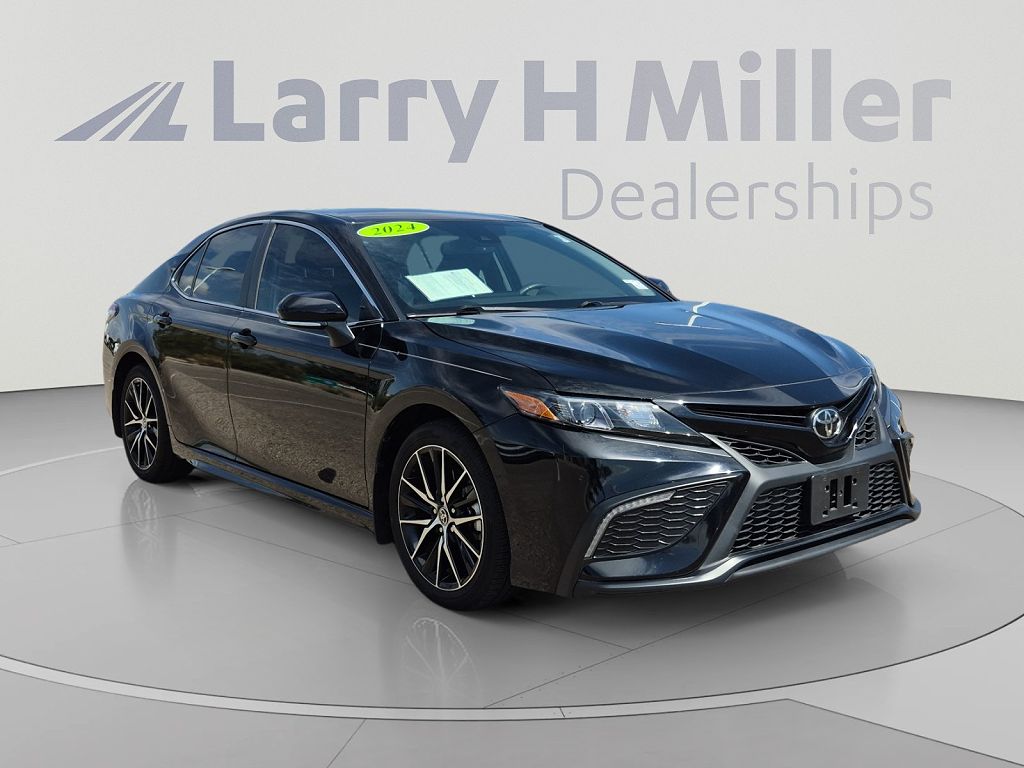 2024 Toyota Camry SE