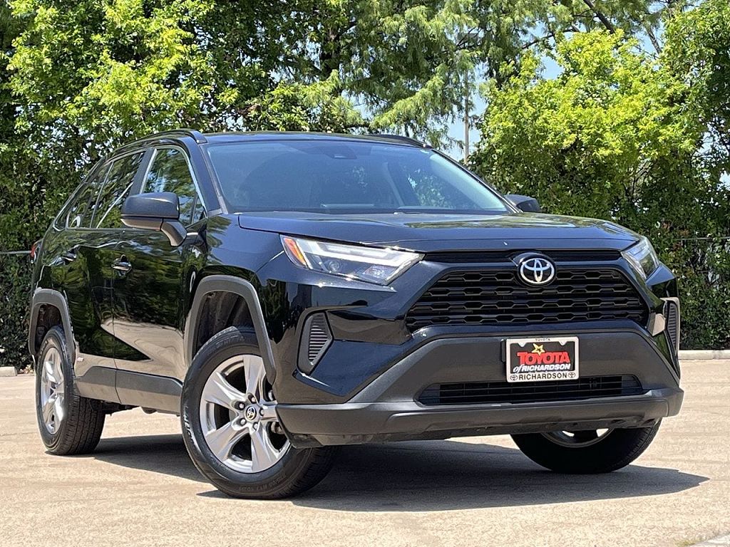2025 Toyota RAV4 Hybrid LE w/Wheels: 17-in x 7.0J Silver Aluminum Alloy