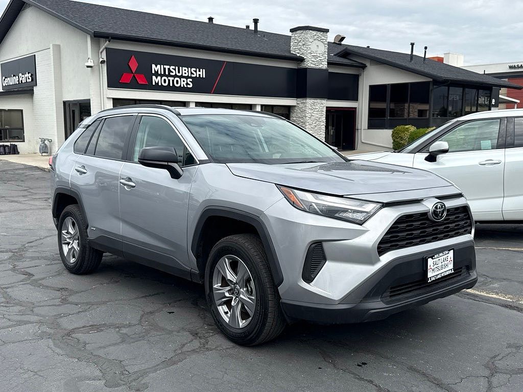 2025 Toyota RAV4 Hybrid LE