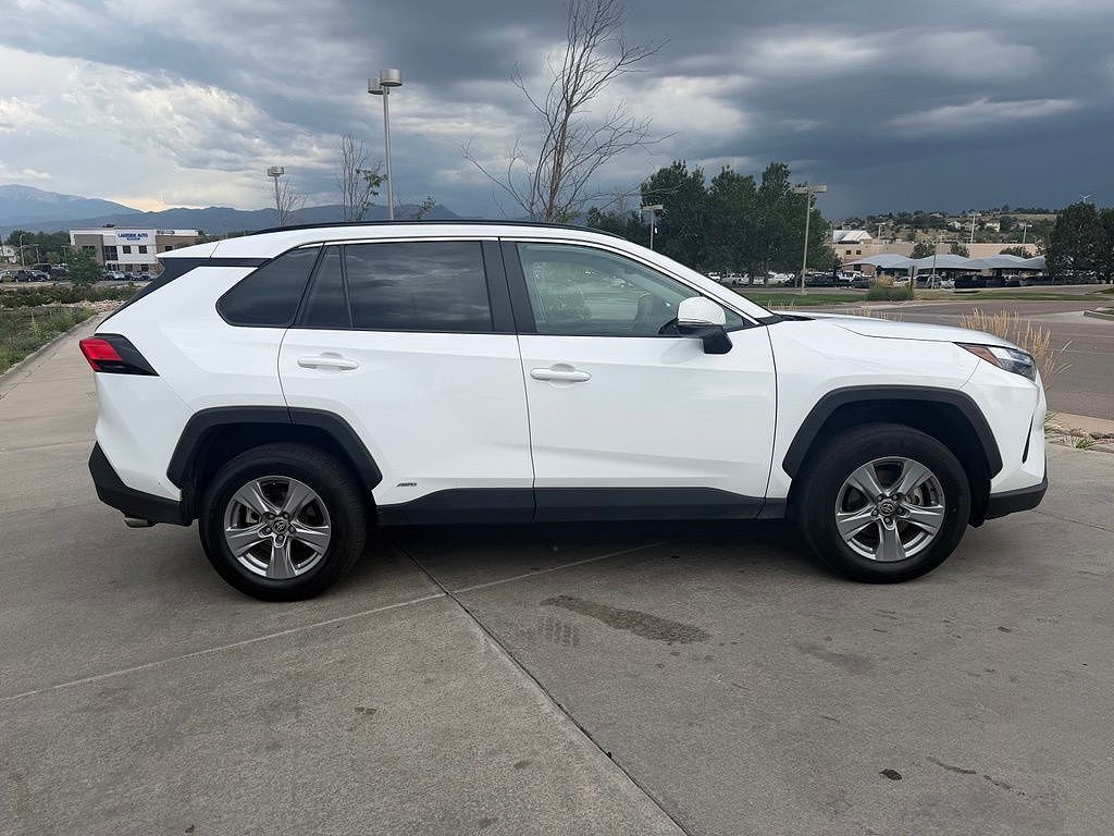 2025 Toyota RAV4 Hybrid XLE