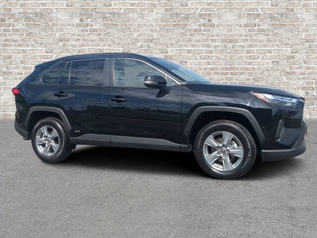 2025 Toyota RAV4 Hybrid XLE listing photo
