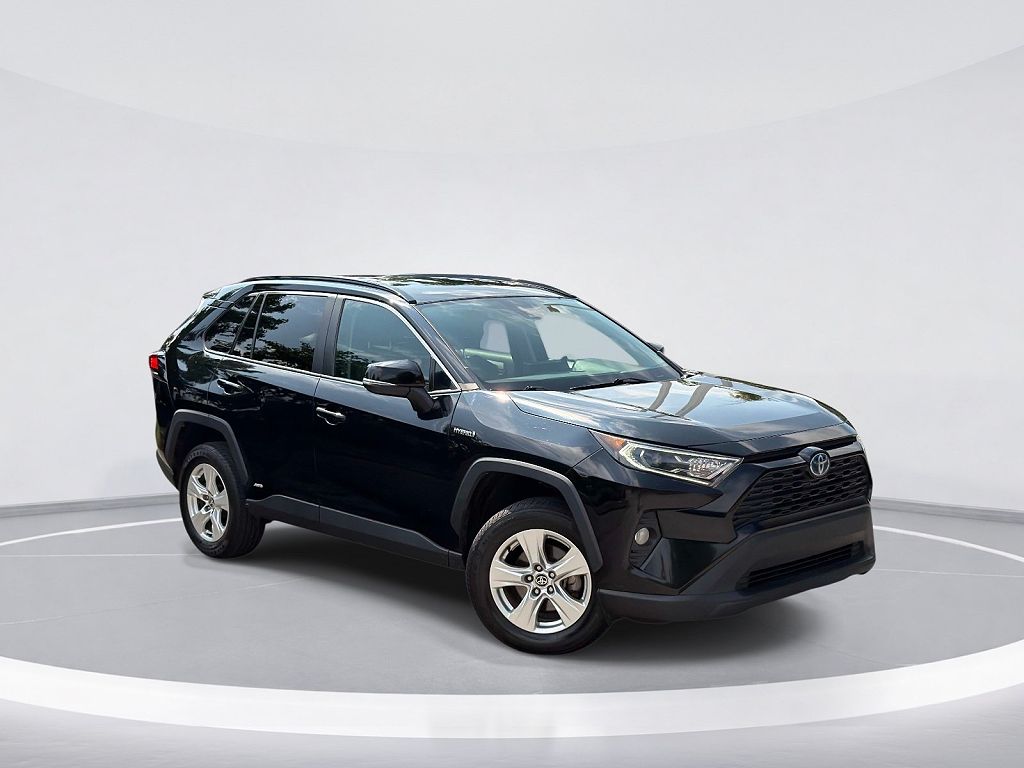 2021 Toyota RAV4 Hybrid XLE