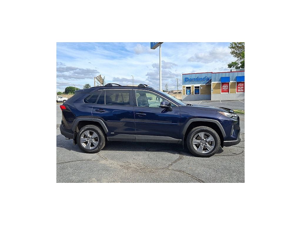 2022 Toyota RAV4 Hybrid XLE AWD (Natl)