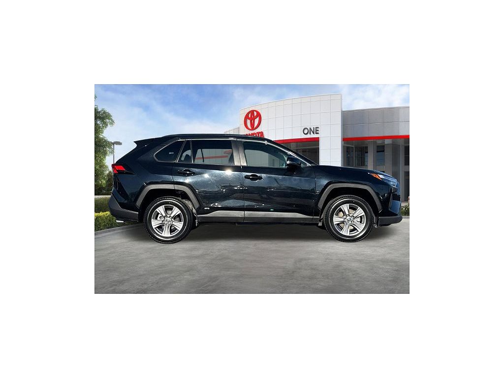 2025 Toyota RAV4 Hybrid XLE