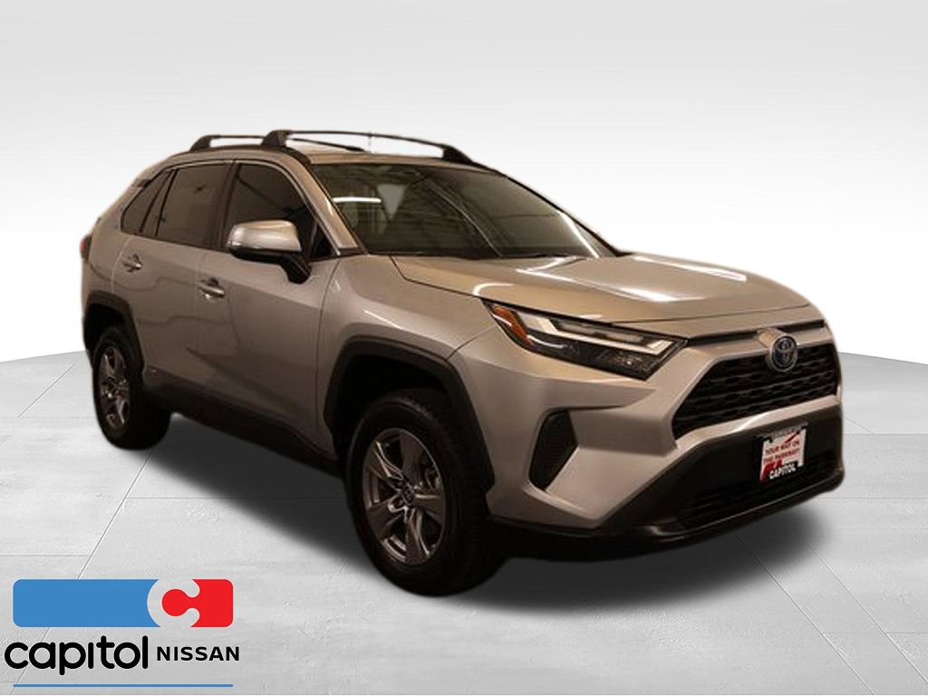 2022 Toyota RAV4 Hybrid XLE