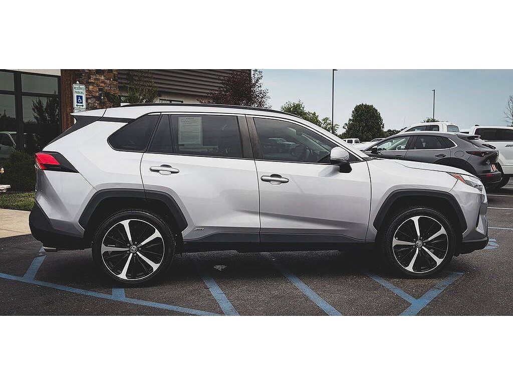 2022 Toyota RAV4 Hybrid XLE