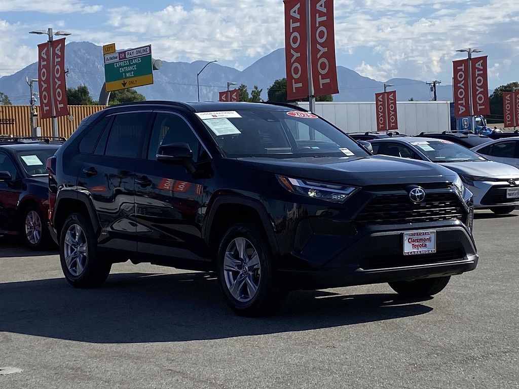 2025 Toyota RAV4 Hybrid XLE