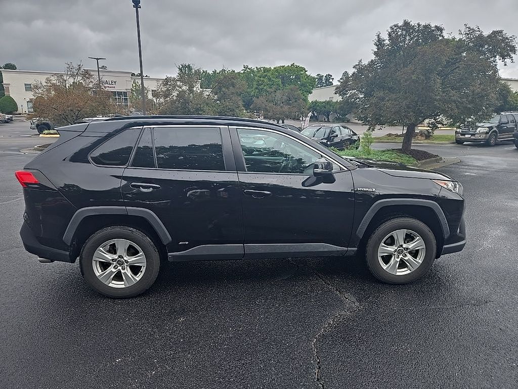 2021 Toyota RAV4 Hybrid XLE