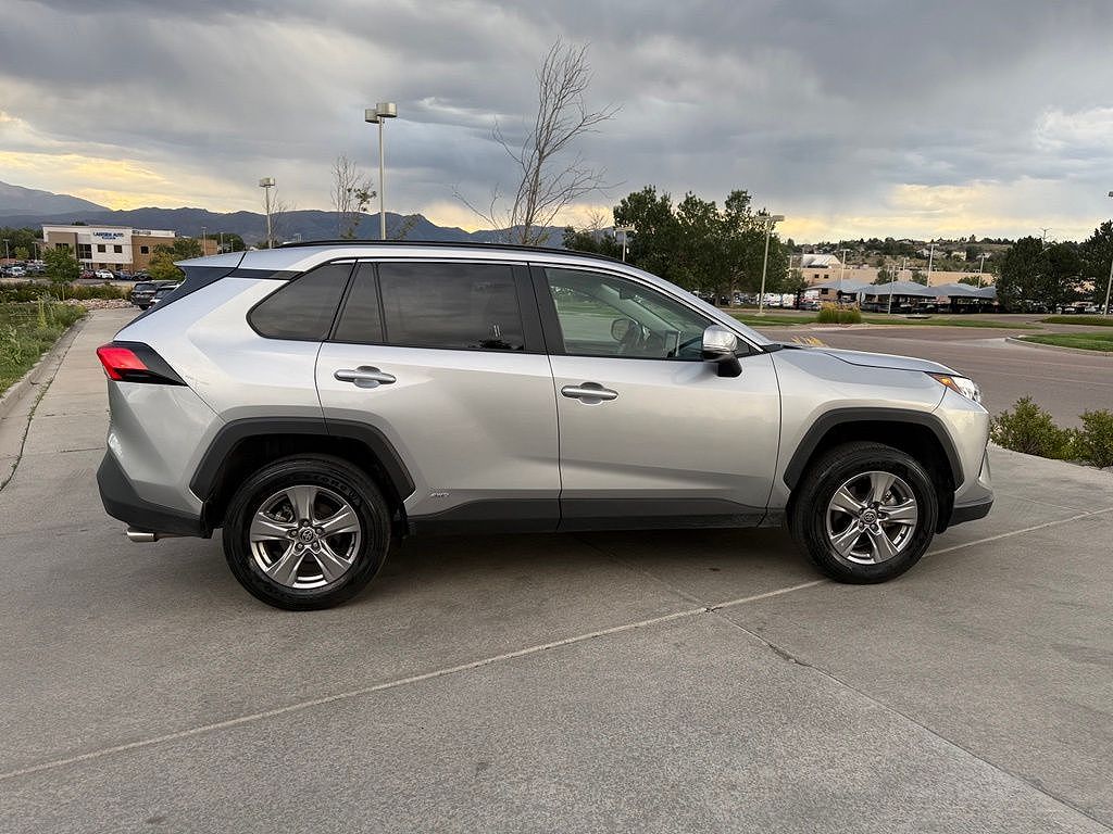 2025 Toyota RAV4 Hybrid XLE