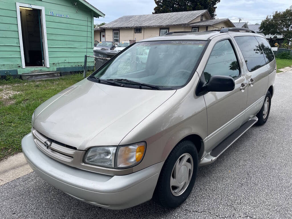 2000 Toyota Sienna LE