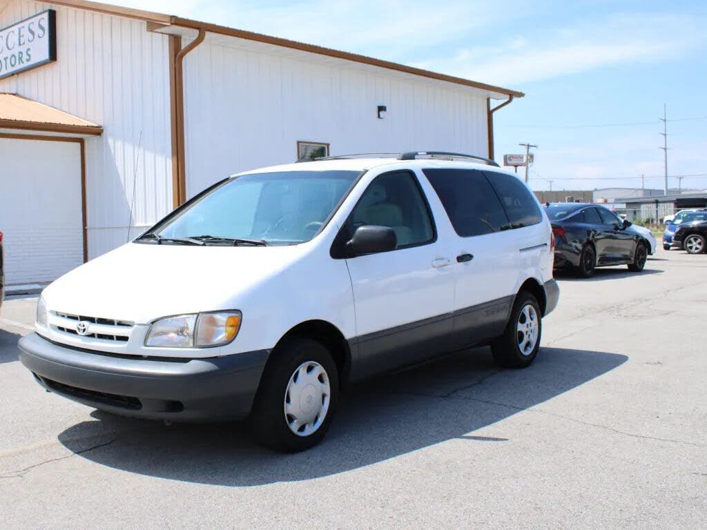 1999 Toyota Sienna CE