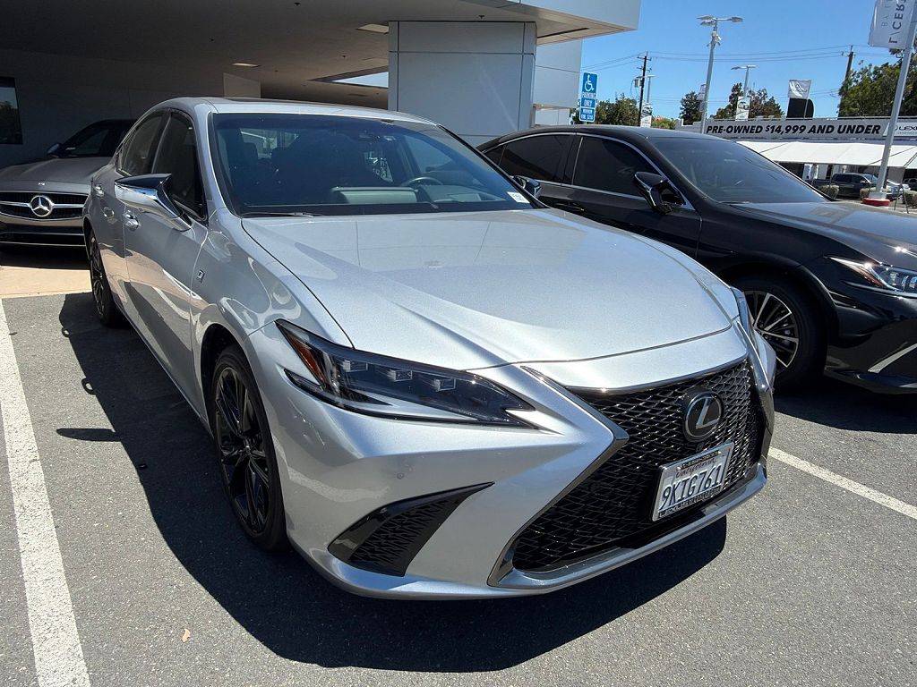 2024 Lexus ES 300h F SPORT Handling