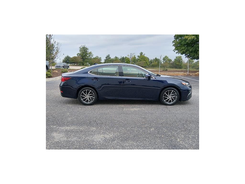 2016 Lexus ES