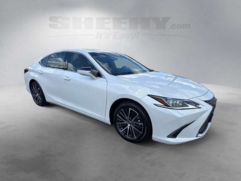 2025 Lexus ES 300h F SPORT Design