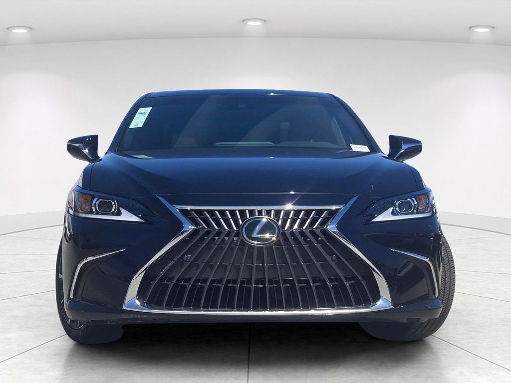 2025 Lexus ES 300h F SPORT Design