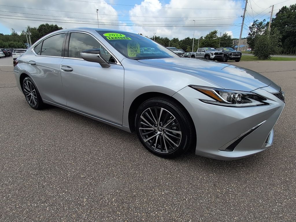 2024 Lexus ES 300h F SPORT Design