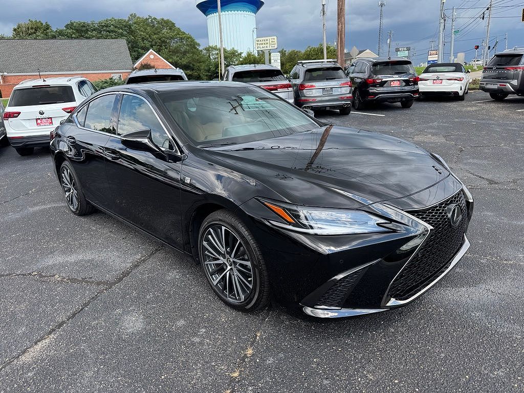 2025 Lexus ES 300h F SPORT Design