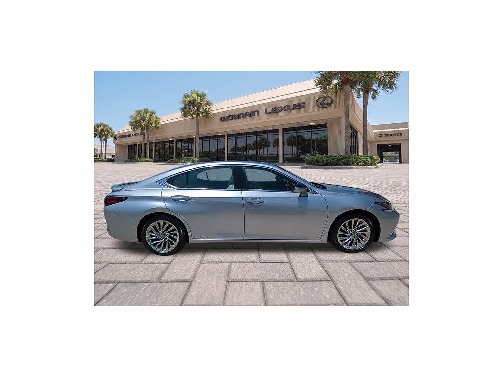 2022 Lexus ES 300h Luxury