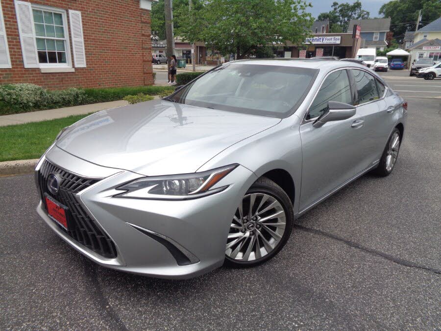2022 Lexus ES 300h Luxury