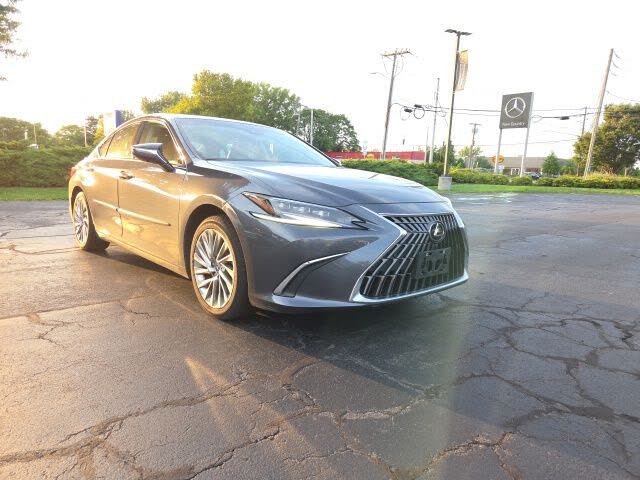 2023 Lexus ES 300h Ultra Luxury