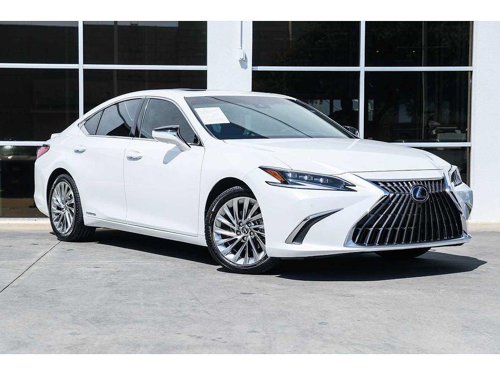 2022 LEXUS ES 300h Ultra Luxury