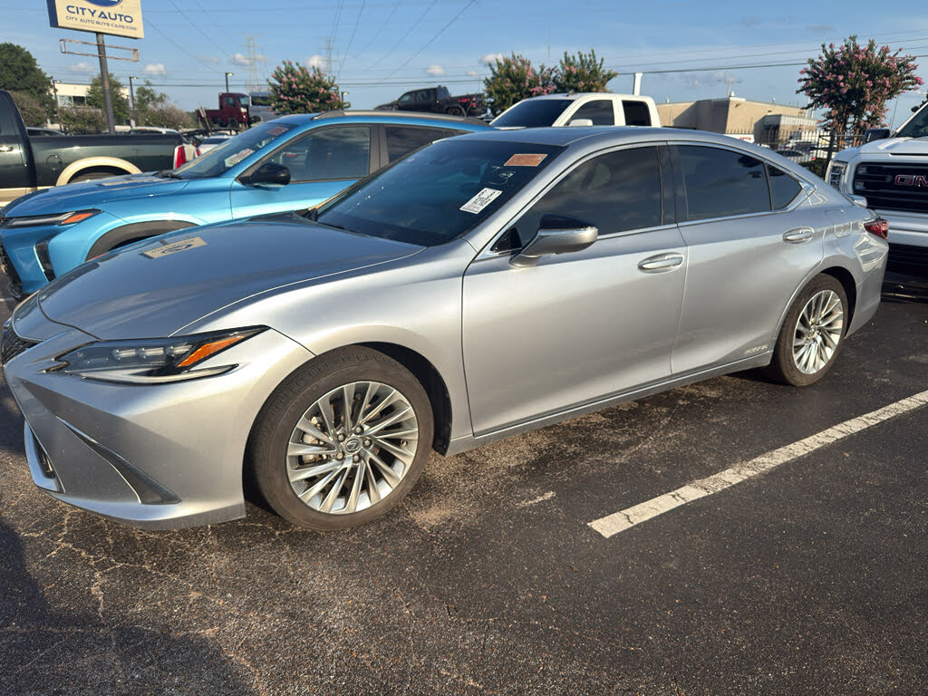 2022 Lexus ES 300h Ultra Luxury
