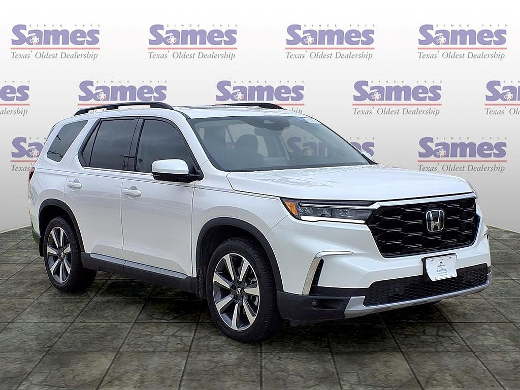 2024 Touring in White, 8,788 miles for sale in Laredo, TX