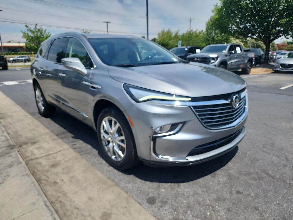 2023 Buick Enclave Essence