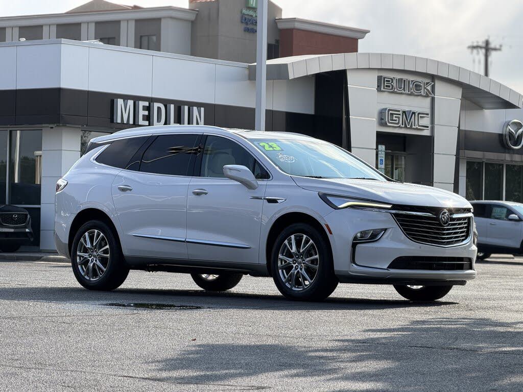 2023 Buick Enclave Essence
