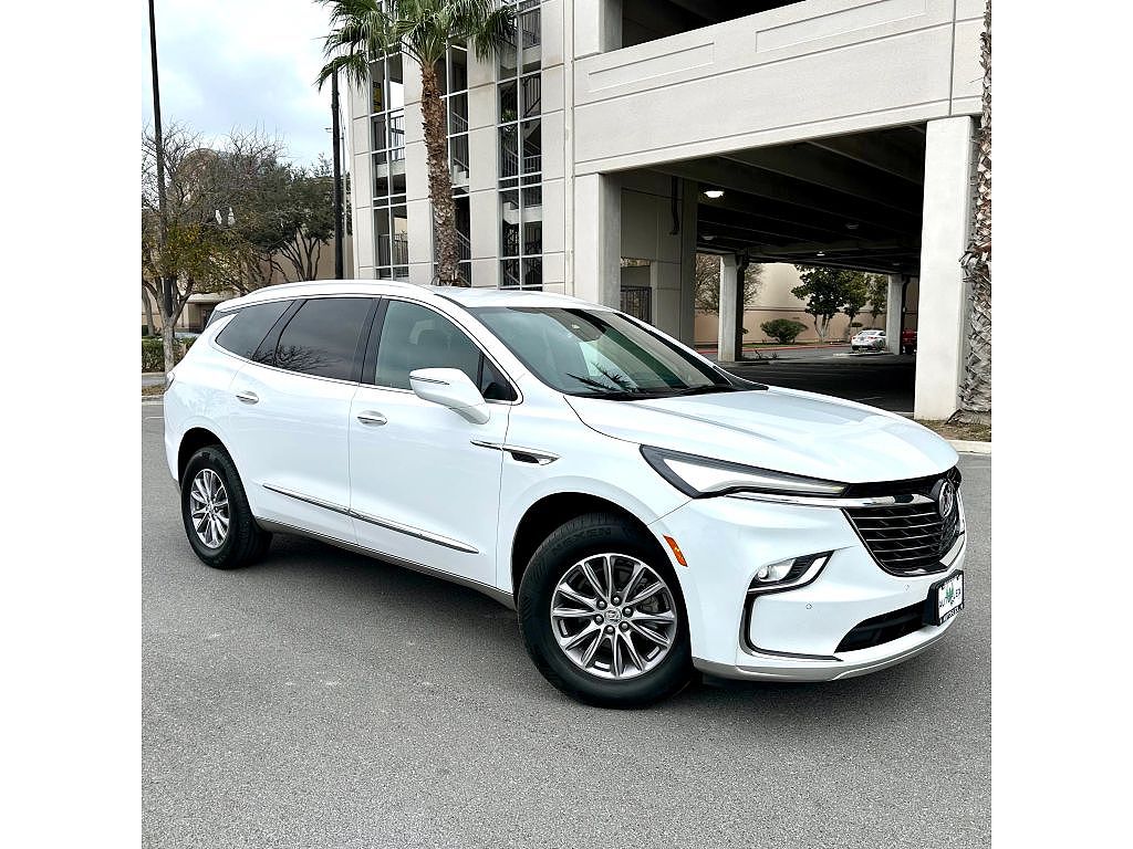 2023 Buick Enclave Essence