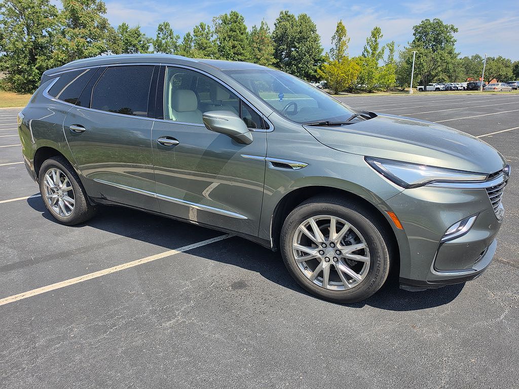 2023 Buick Enclave Essence