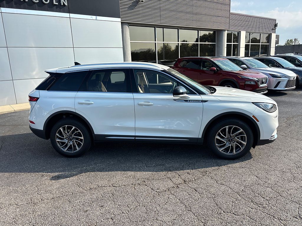 2022 Lincoln Corsair Standard