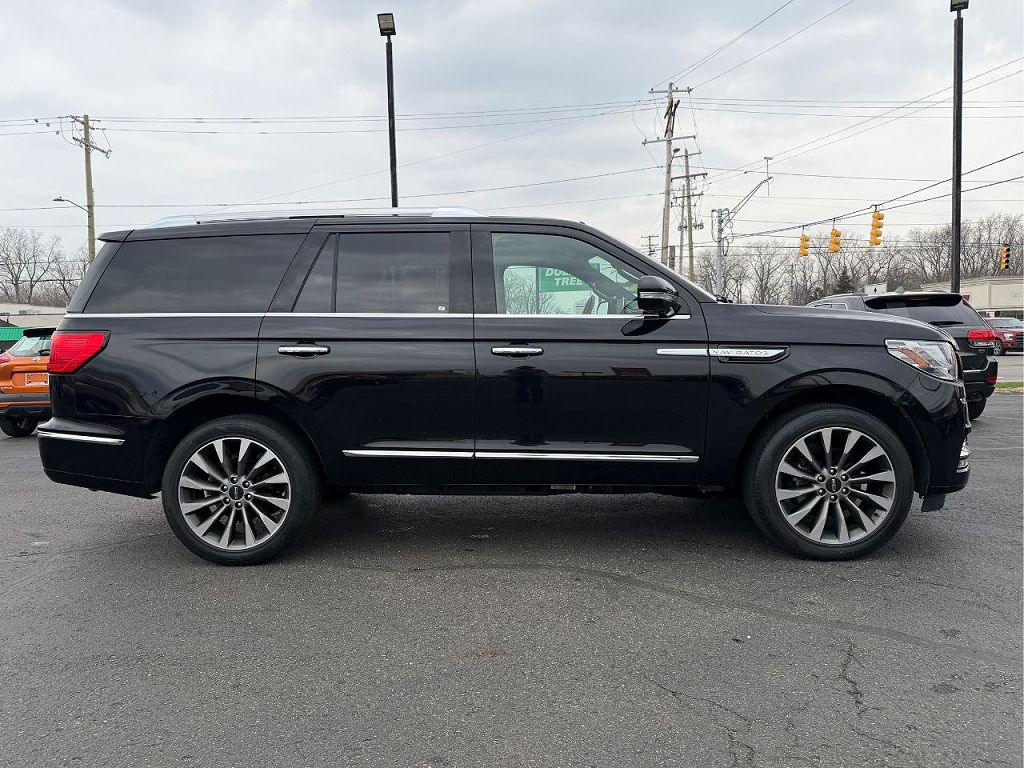 2019 Lincoln Navigator Select
