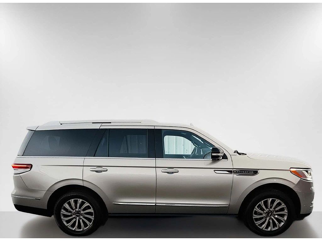 2023 Lincoln Navigator Standard