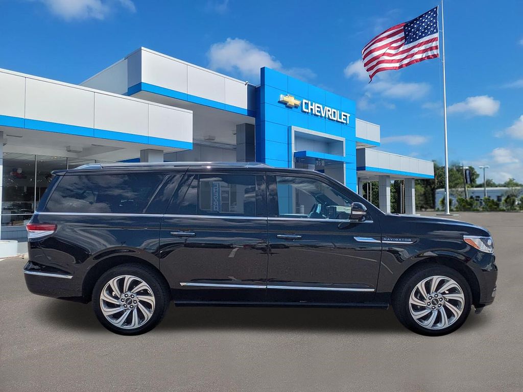 2023 Lincoln Navigator L L Reserve
