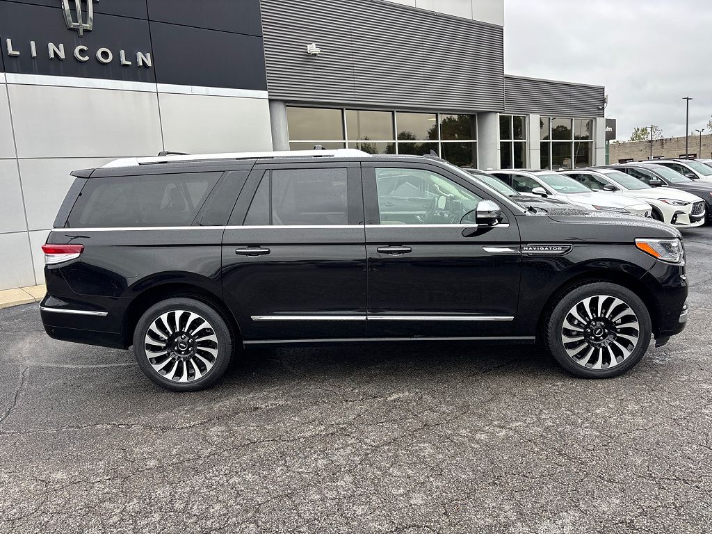 2022 Lincoln Navigator L Black Label