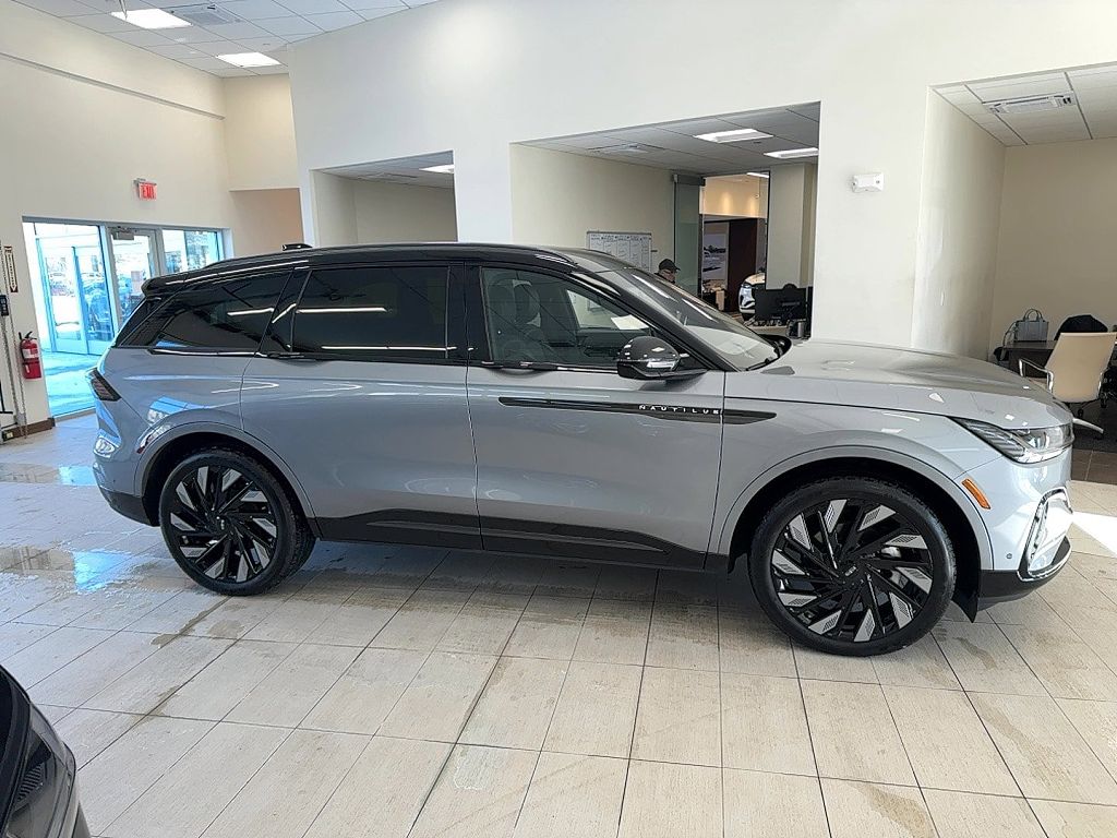 2024 Lincoln Nautilus Reserve