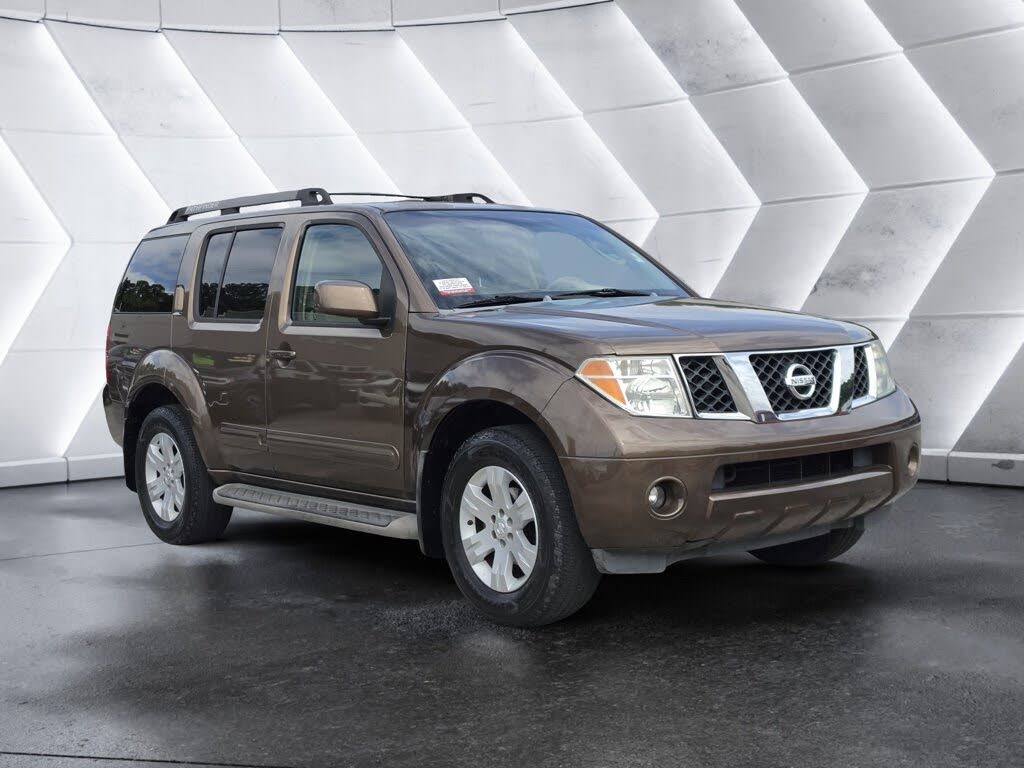 2005 Nissan Pathfinder XE