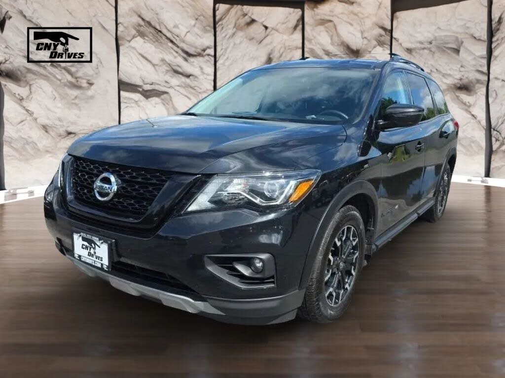 2020 Nissan Pathfinder SV