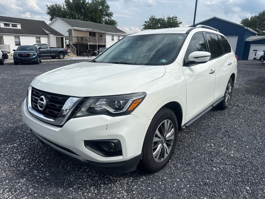 2020 Nissan Pathfinder SV