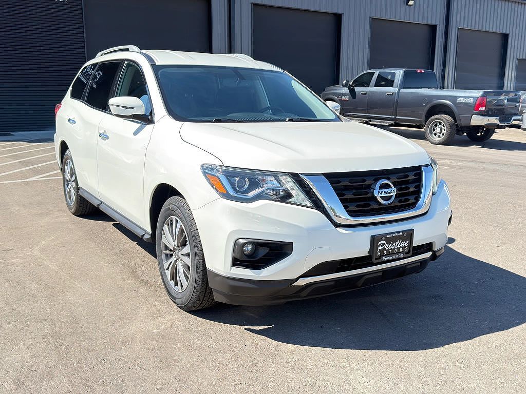 2020 Nissan Pathfinder SV