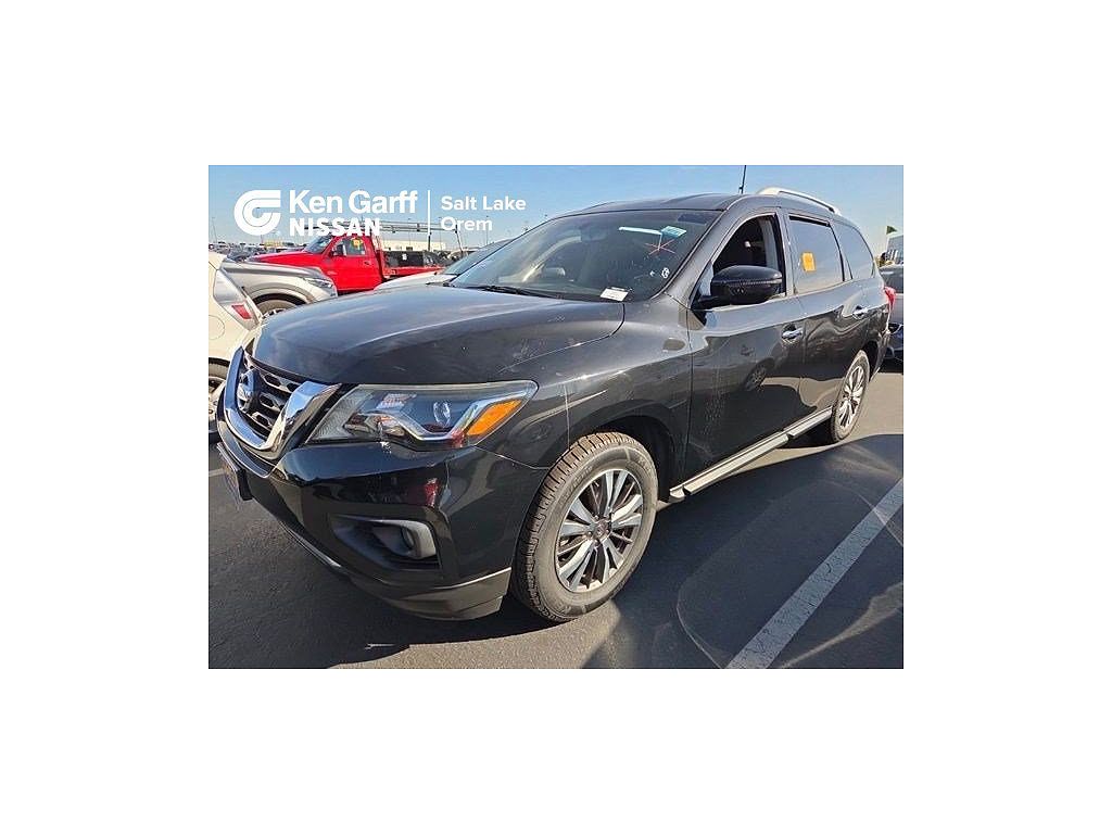 2020 Nissan Pathfinder SV
