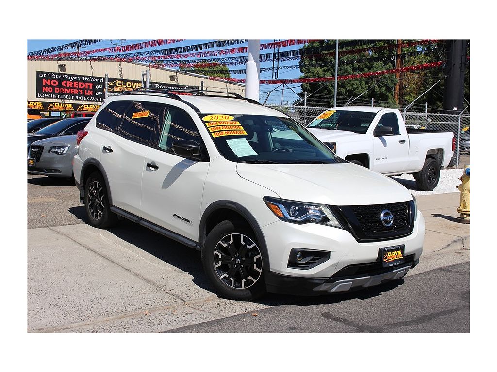2020 Nissan Pathfinder SV