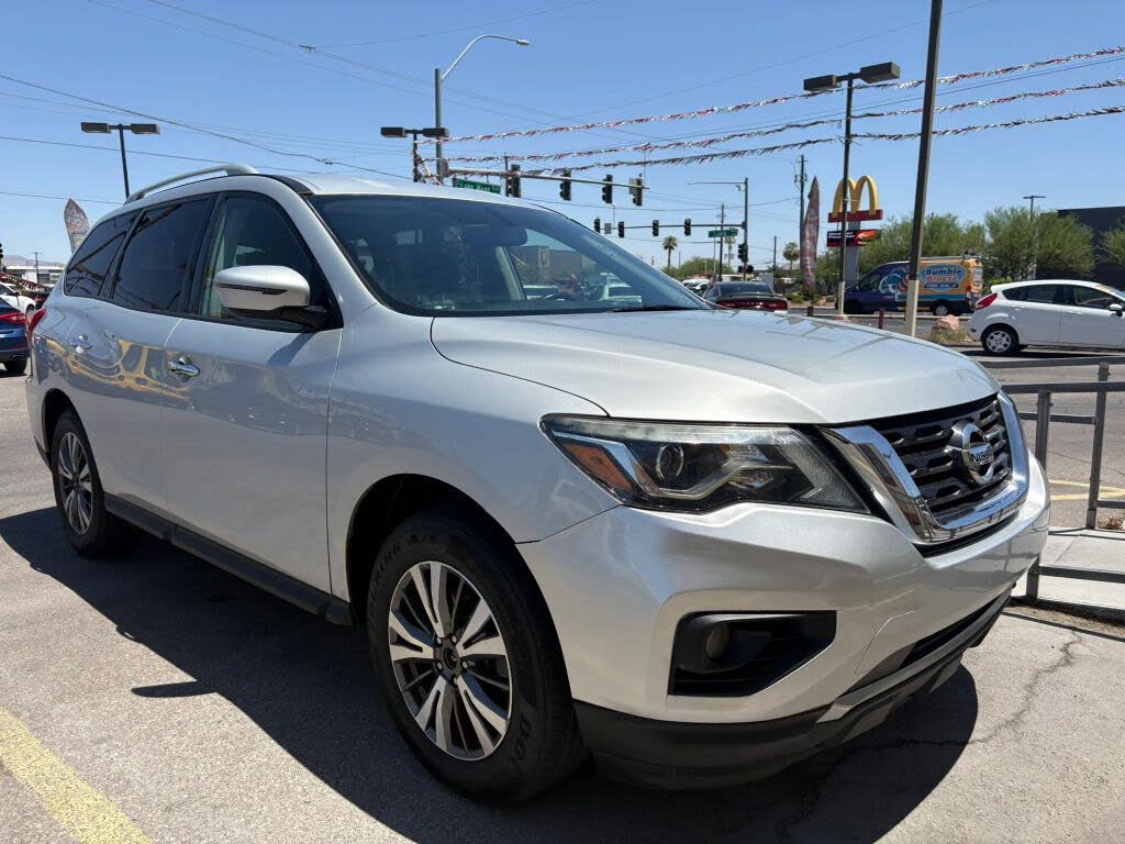 2020 Nissan Pathfinder SV