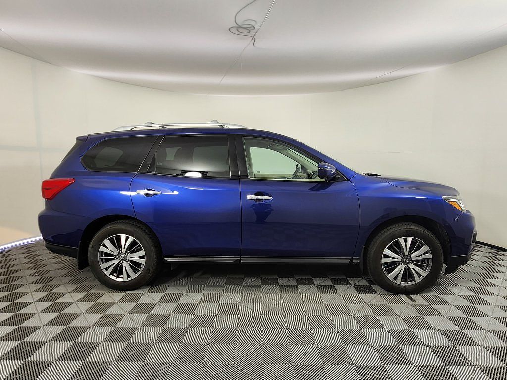 2020 Nissan Pathfinder SL