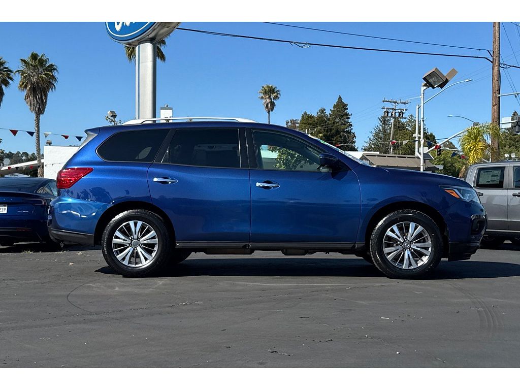 2020 Nissan Pathfinder SL