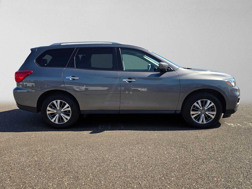 2019 Nissan Pathfinder SV