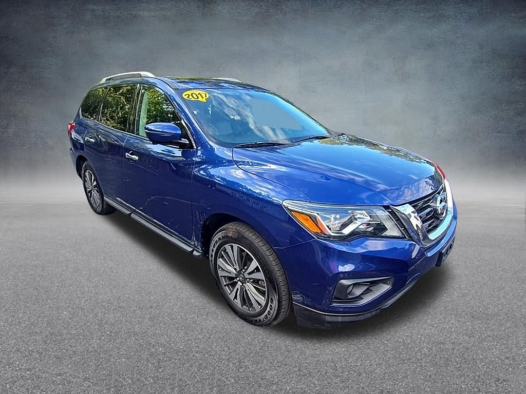 2017 Nissan Pathfinder SV